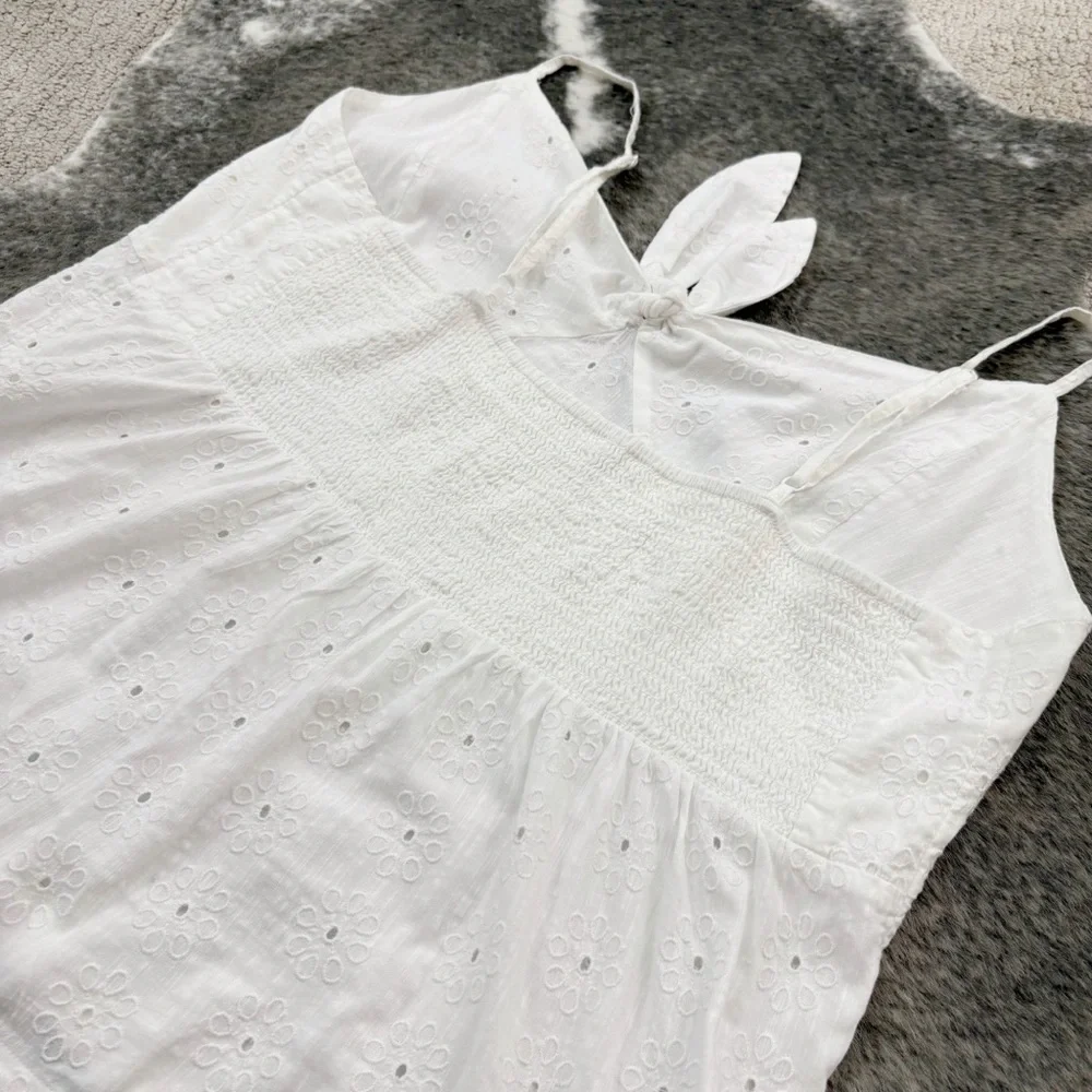 Old Navy Eyelet Tie Front Top - Picture 7 of 11